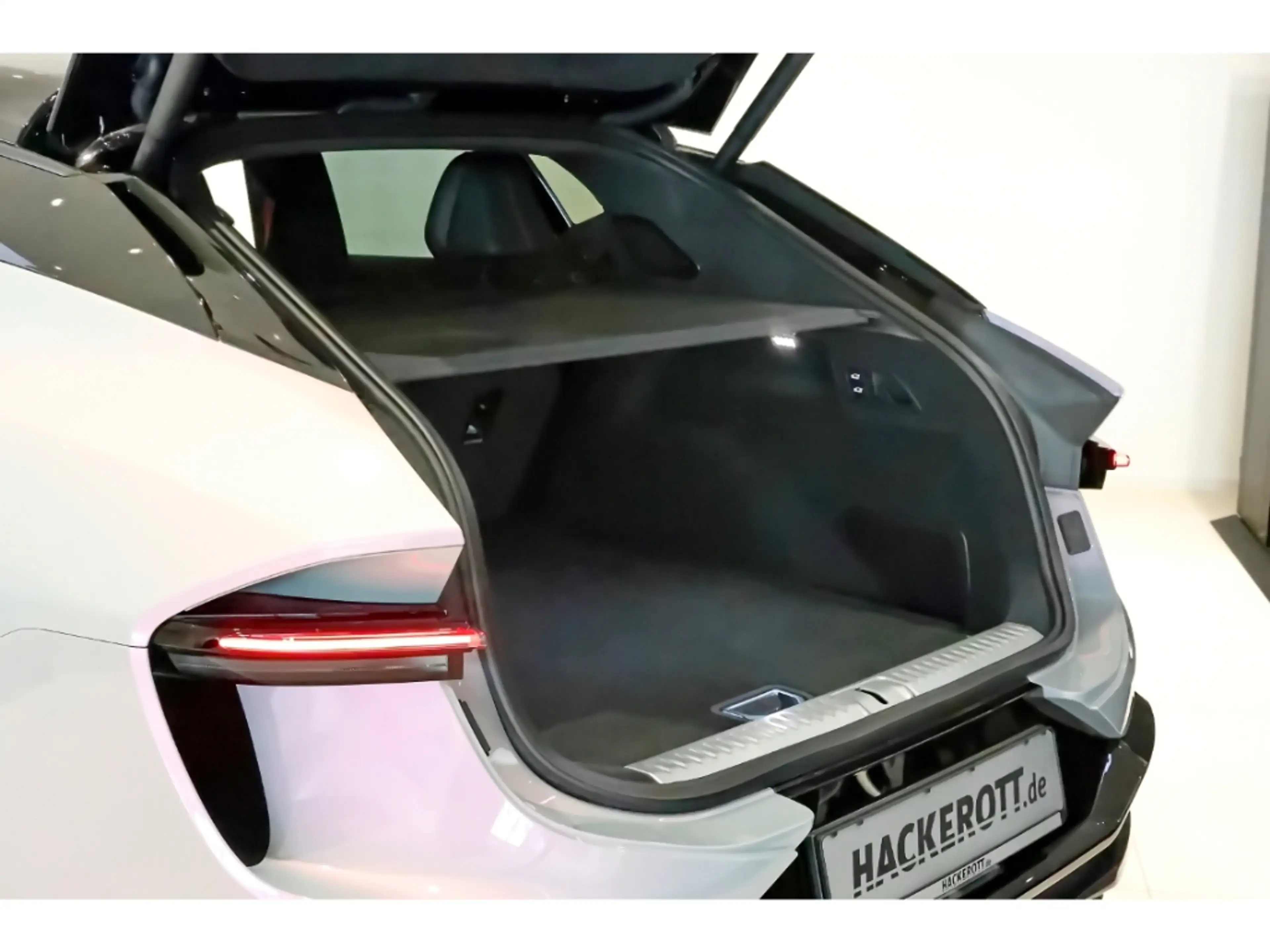 Lotus Eletre 600 Sport SE Carbon Pack,Electric Towbar — photo 5