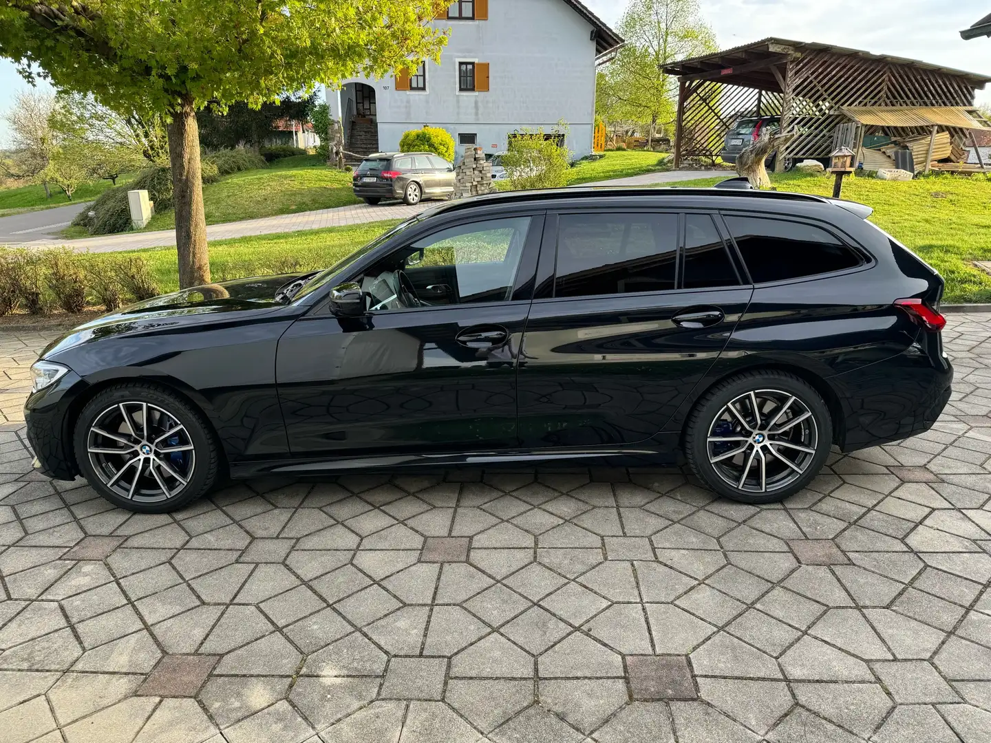 BMW 320 320d xDrive Touring 48 V Mild-Hybrid Aut. Schwarz - 2