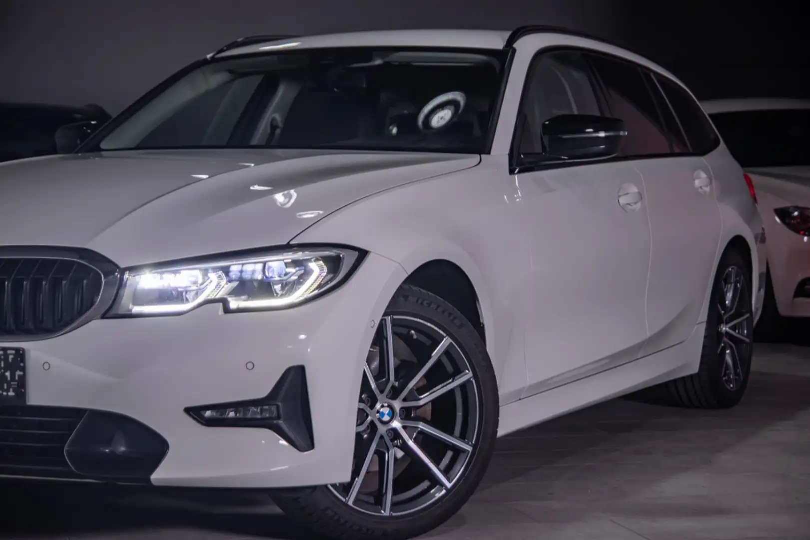 BMW 320 d Touring Sport Line HUD/Laser/HiFi/ParkAsiss Blanc - 2