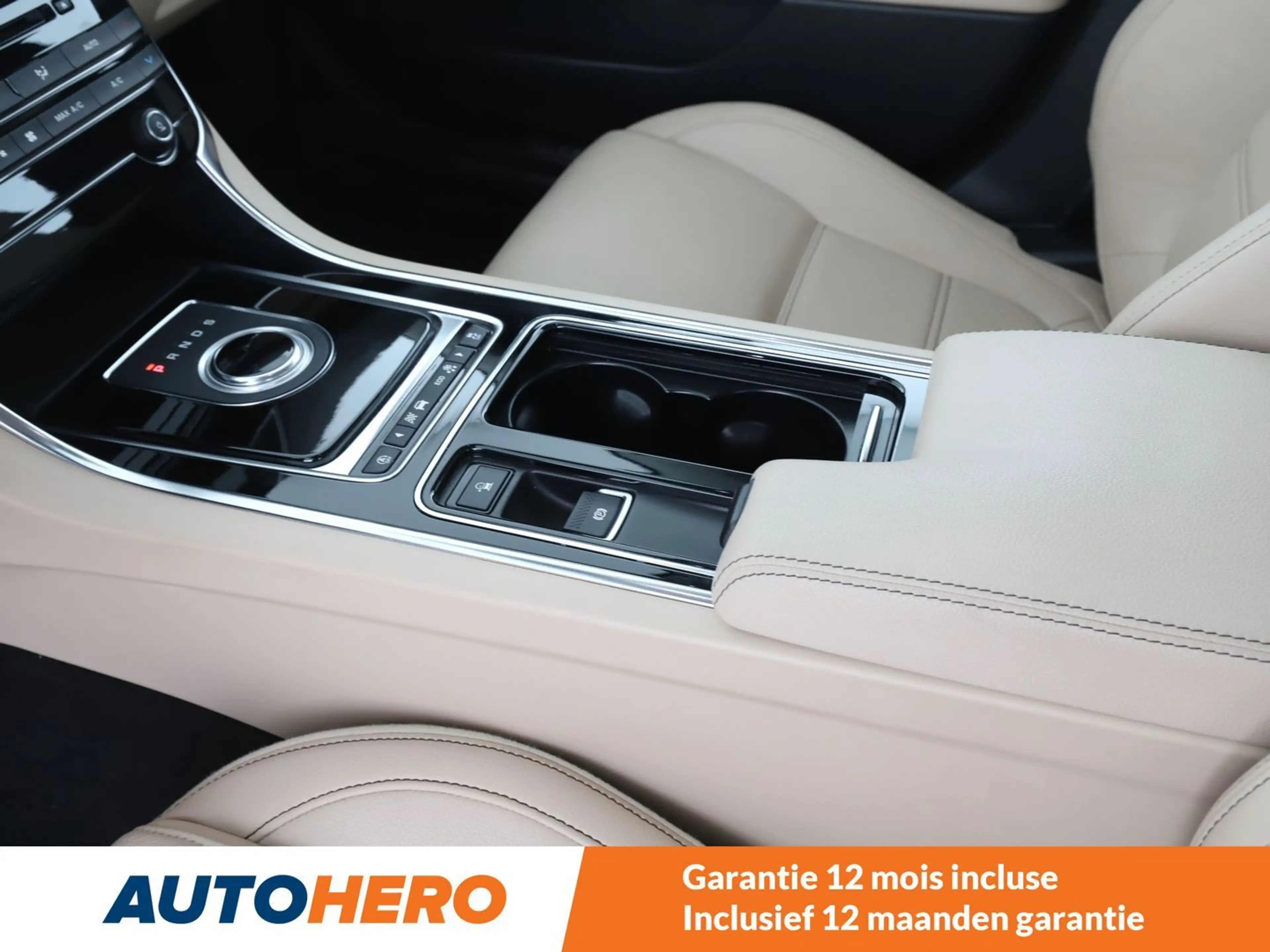 Jaguar XE 20t Prestige — photo 12