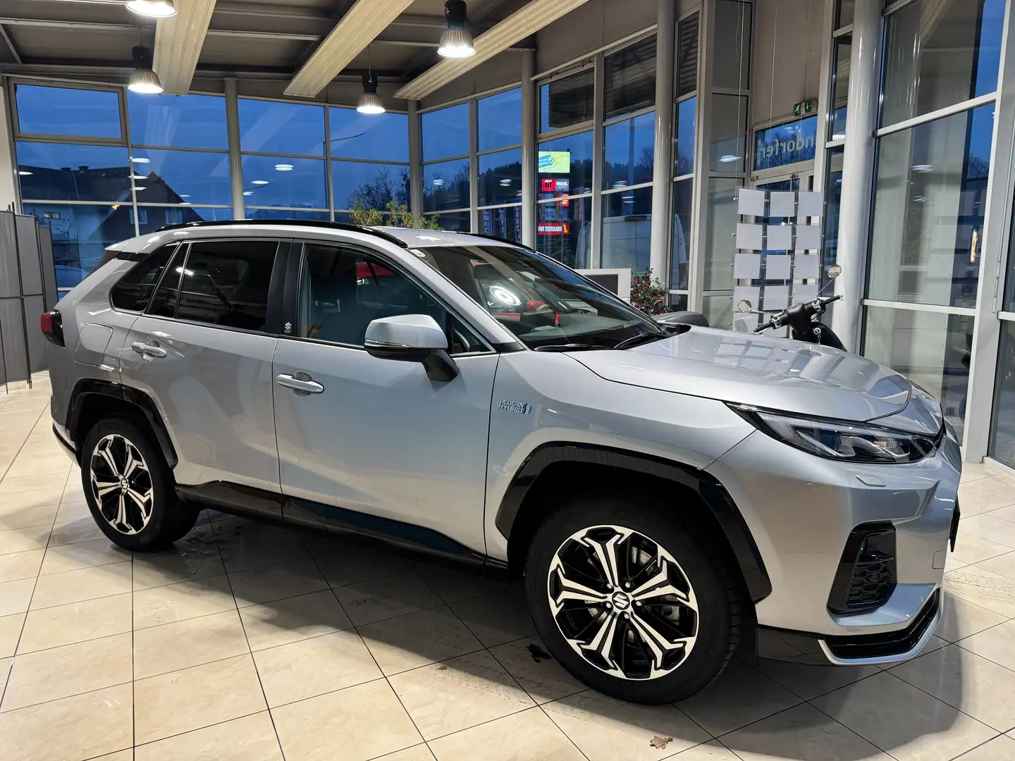 Suzuki Across 2,5 PHEV E-Four Flash CVT Plateado - 1