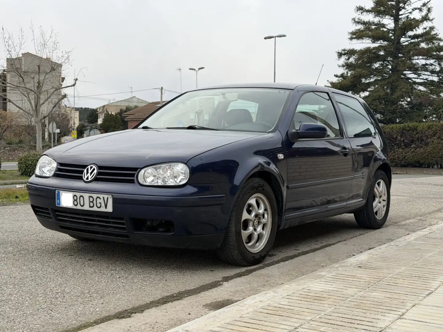 Volkswagen Golf 1.9TDI Highline 130 Blau - 2