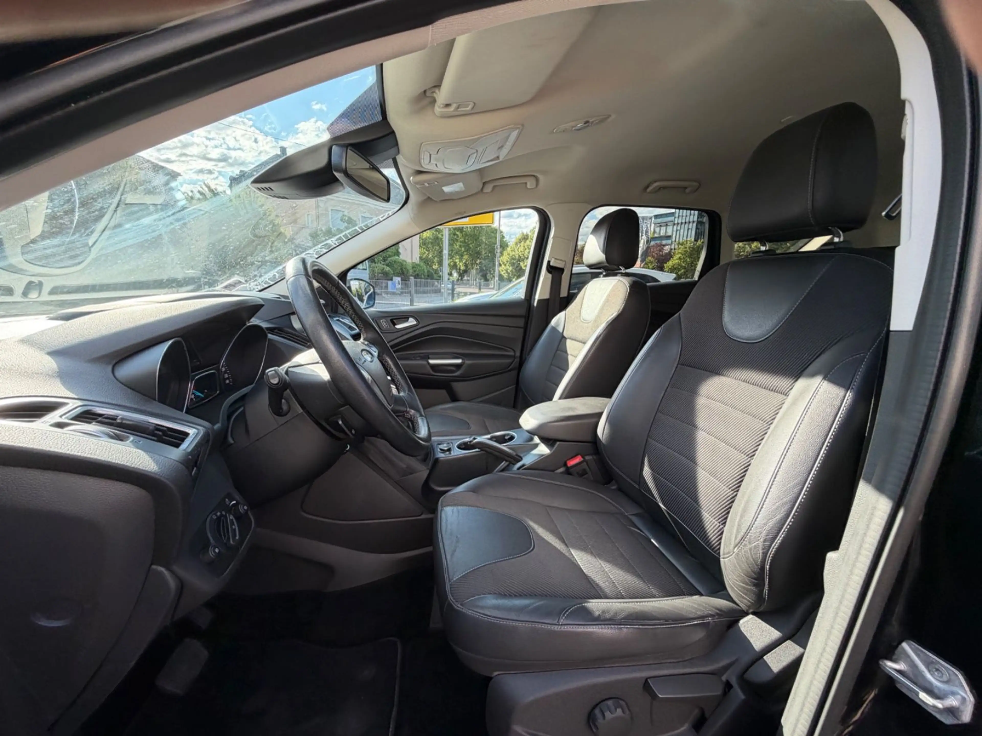 Ford Kuga Individual 4X4/132 KW/1.HAND/KAMERA/ — photo 11