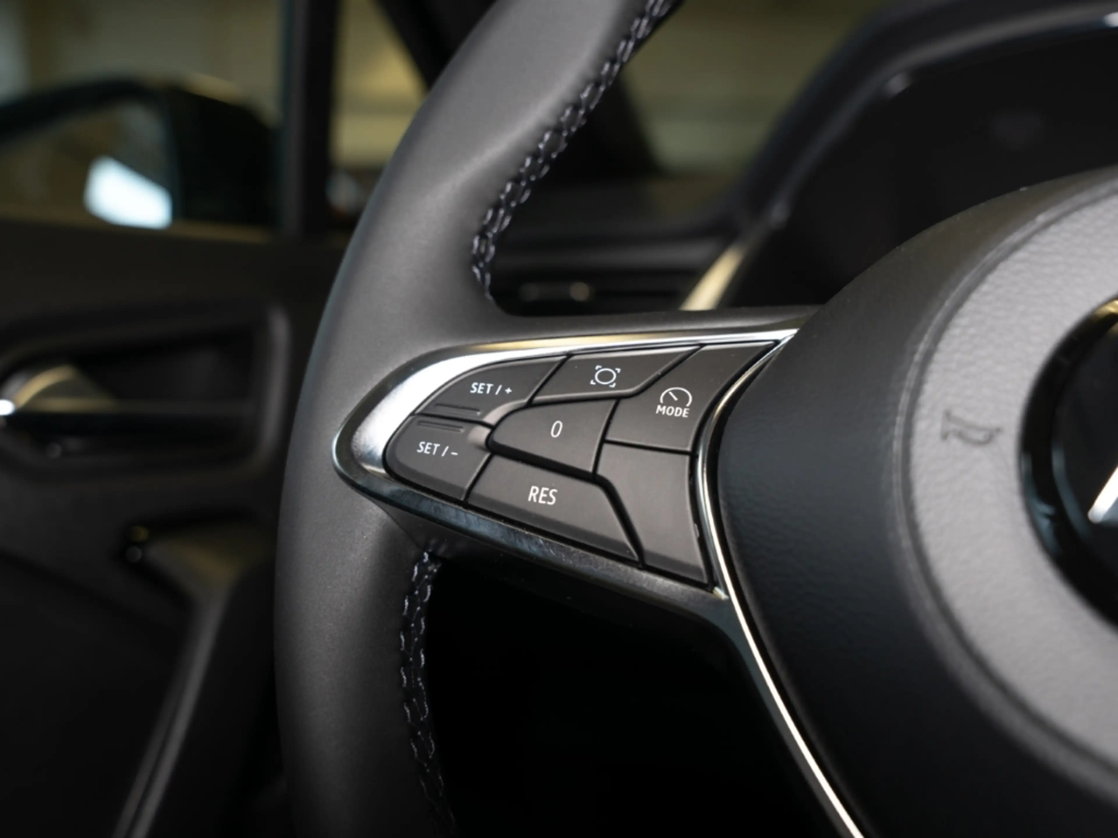 Mitsubishi ASX Diamant Plus Black Hybrid 1.8 DAB SHZ LED Apple Ca — photo 12