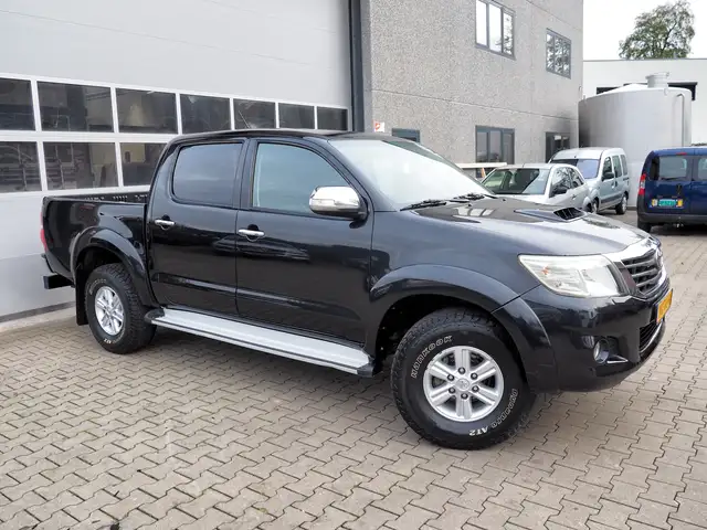 Toyota Hilux 3.0 D-4D-F 4WD GRIJS KENT. CLIMA CRUISE NAVI TREKH
