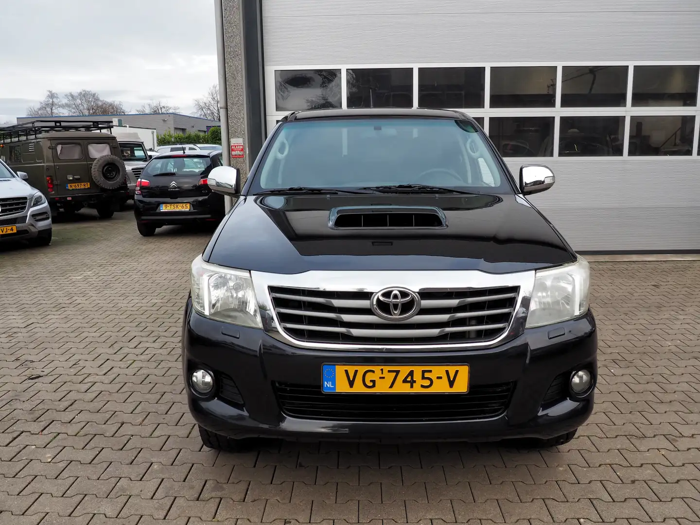 Toyota Hilux 3.0 D-4D-F 4WD GRIJS KENT. CLIMA CRUISE NAVI TREKH - 2