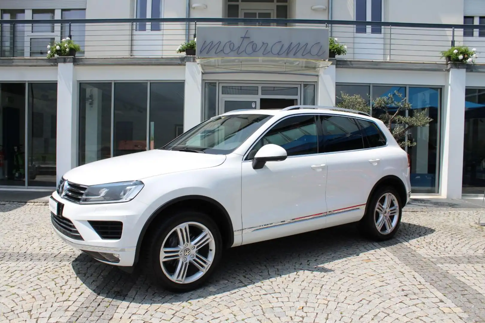 Volkswagen Touareg 3.0 TDI 204 CV tiptronic BlueMotion Sport Gancio Bianco - 2