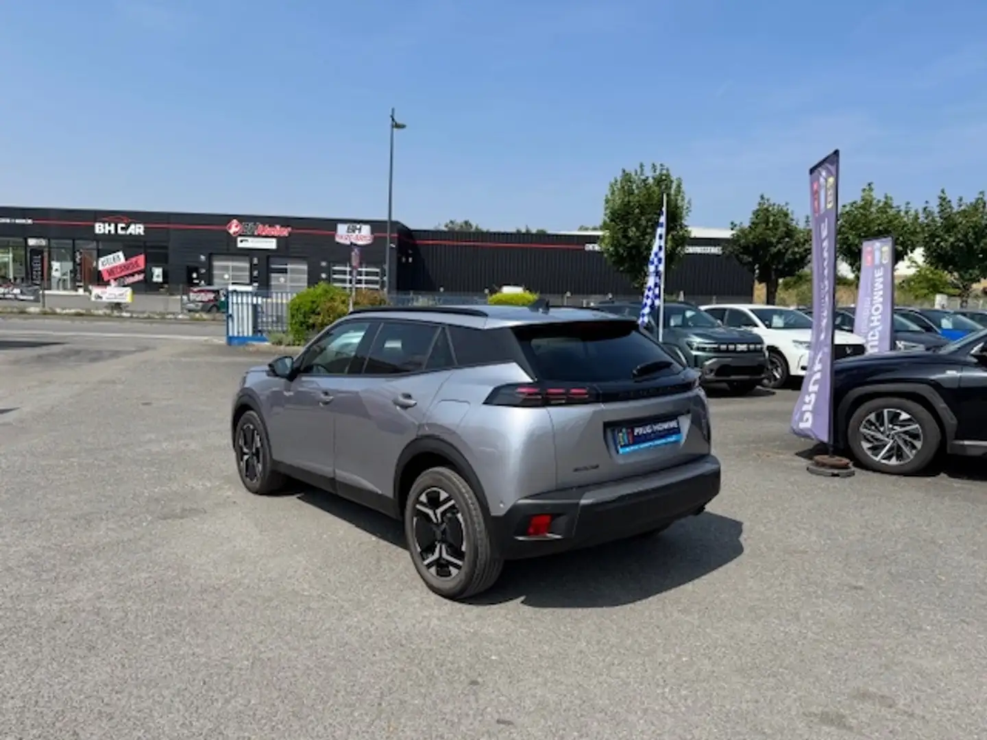 Peugeot e-2008 1.2 PURETECH 100CH S\u0026S ALLURE - 2