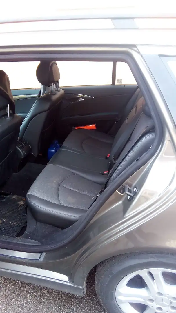 Mercedes-Benz E 220 E+220+T+CDI+Automatik+Classic+DPF Hnědá - 2