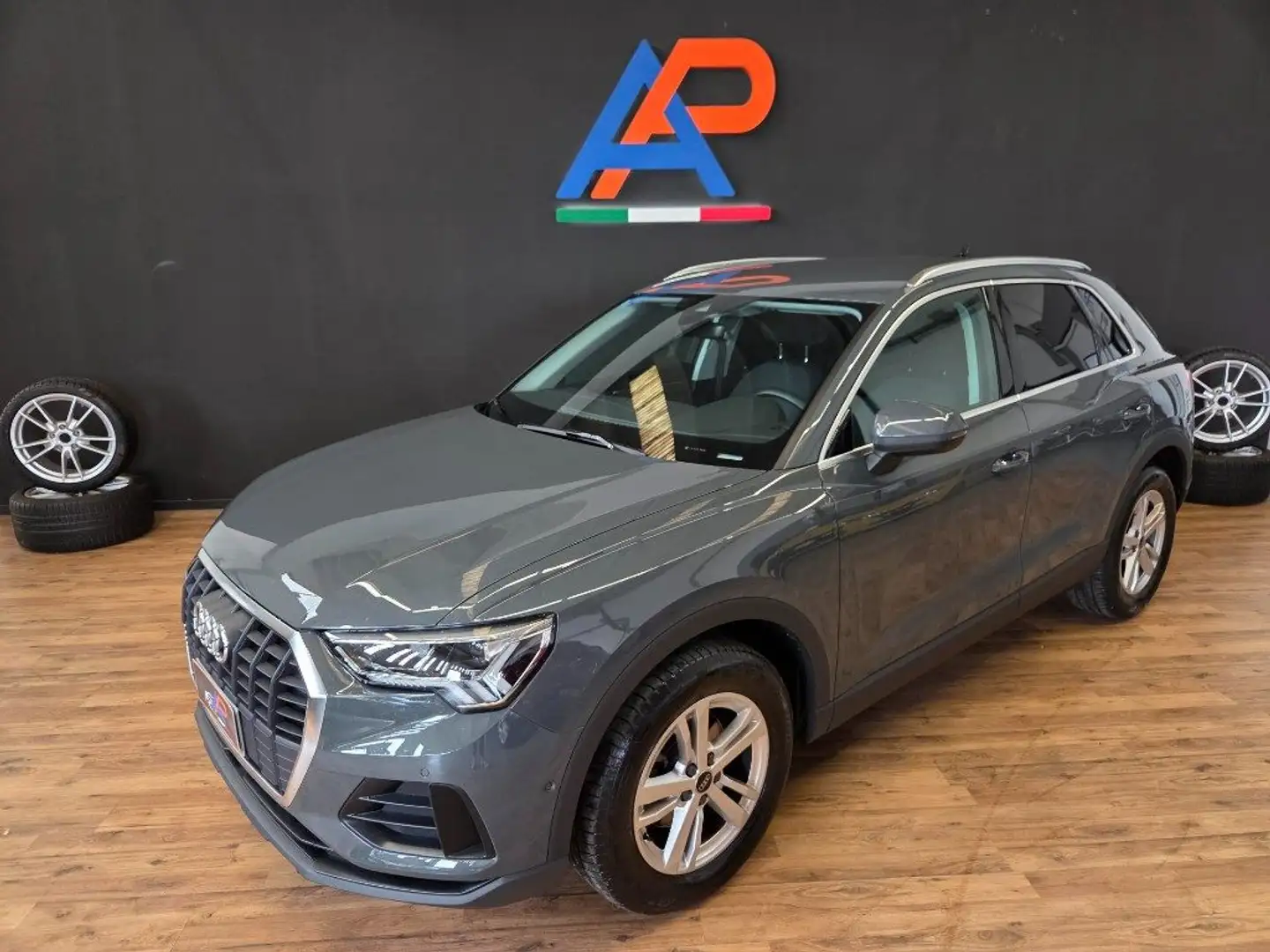Audi Q3 35 TDI quattro S tronic Business Advanced Grijs - 2