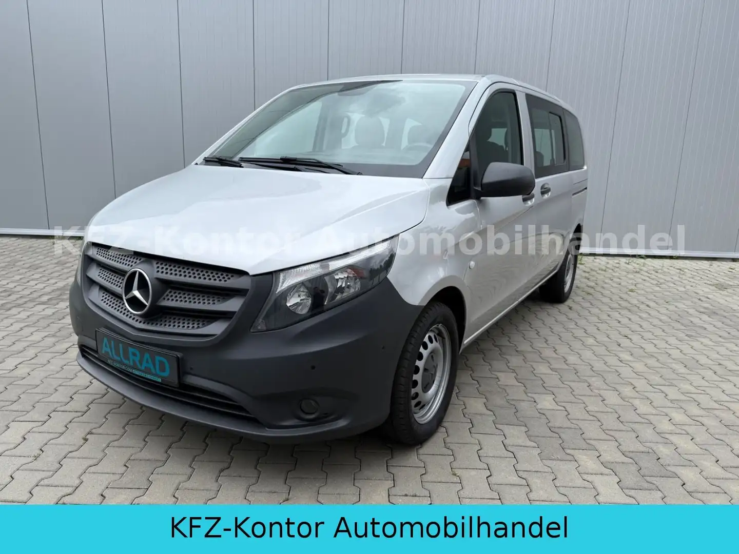 Mercedes-Benz Vito Tourer 116 CDI Pro 4x4 kompakt *ALLRAD* Argent - 1