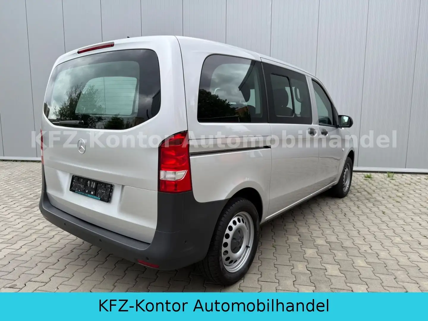 Mercedes-Benz Vito Tourer 116 CDI Pro 4x4 kompakt *ALLRAD* Argent - 2