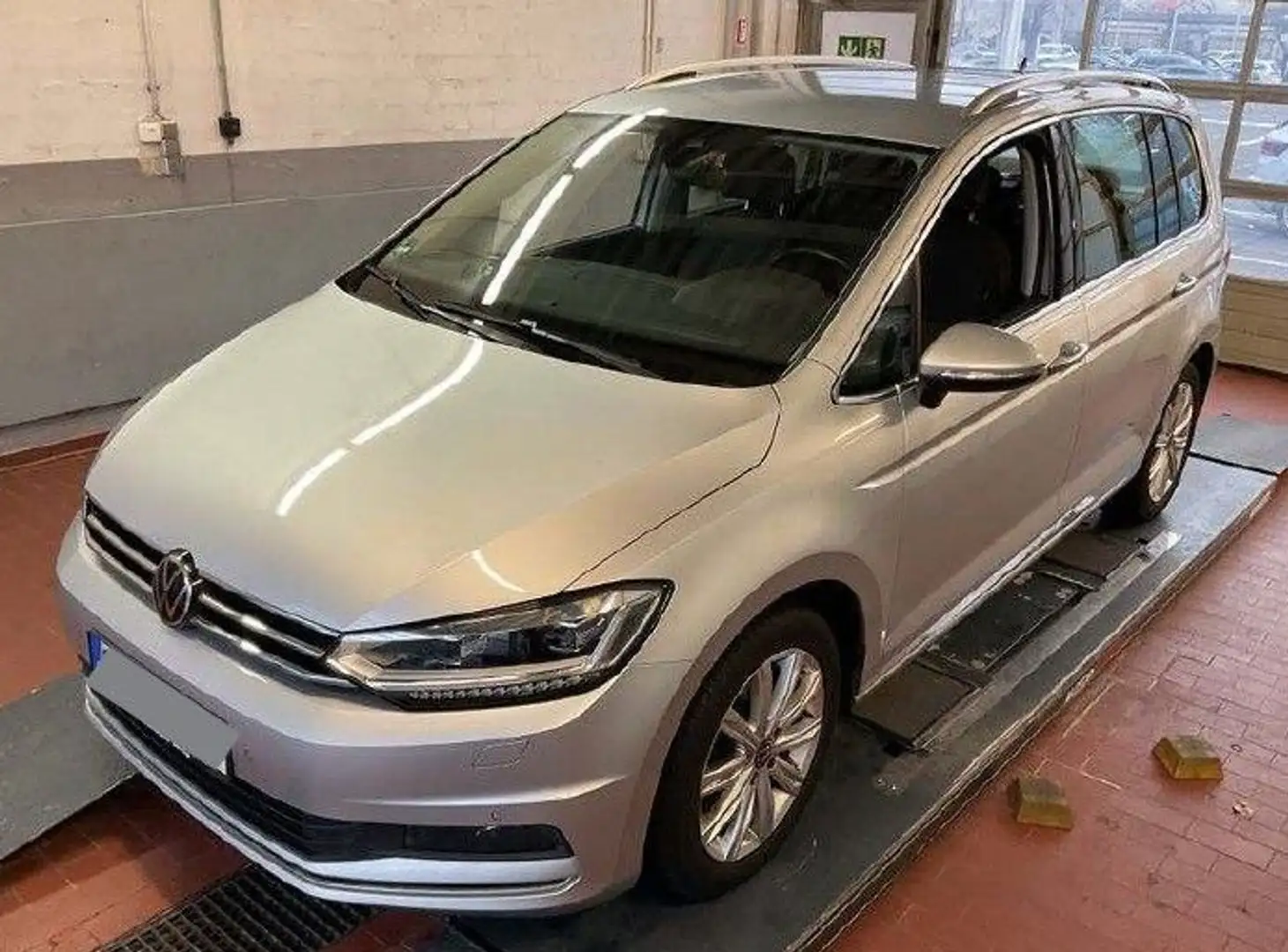 Volkswagen Touran Highline 1.5 TSI OPF DSG Silber - 2