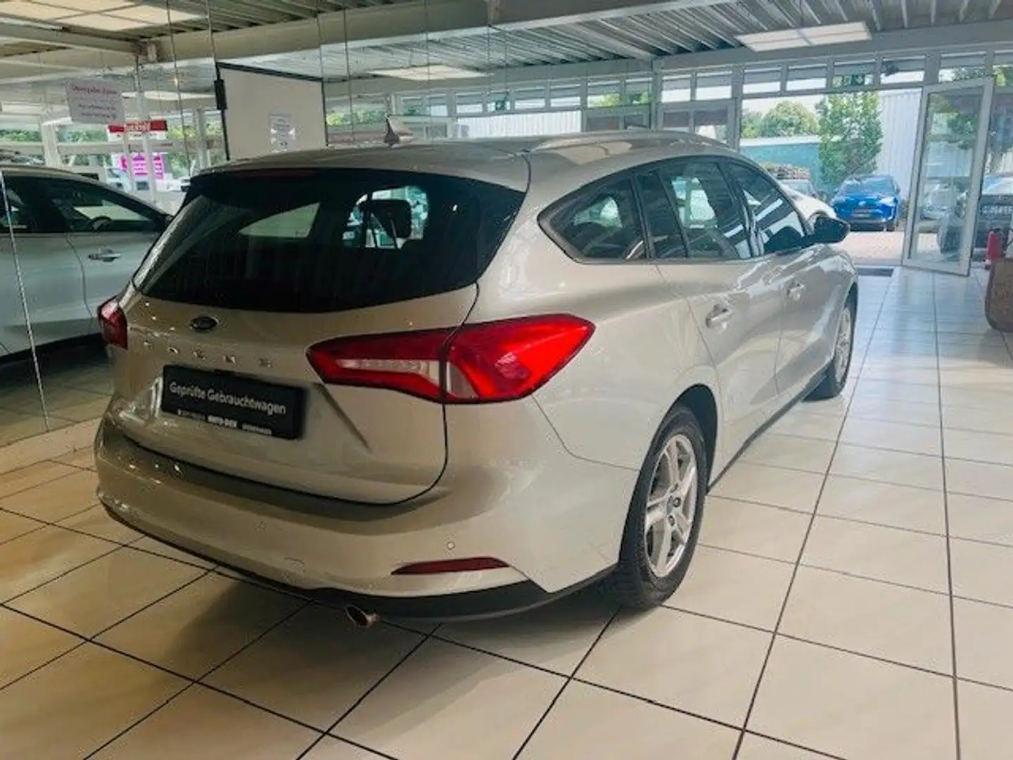 Ford Focus Turnier Cool & Connect Automatik Argent - 2
