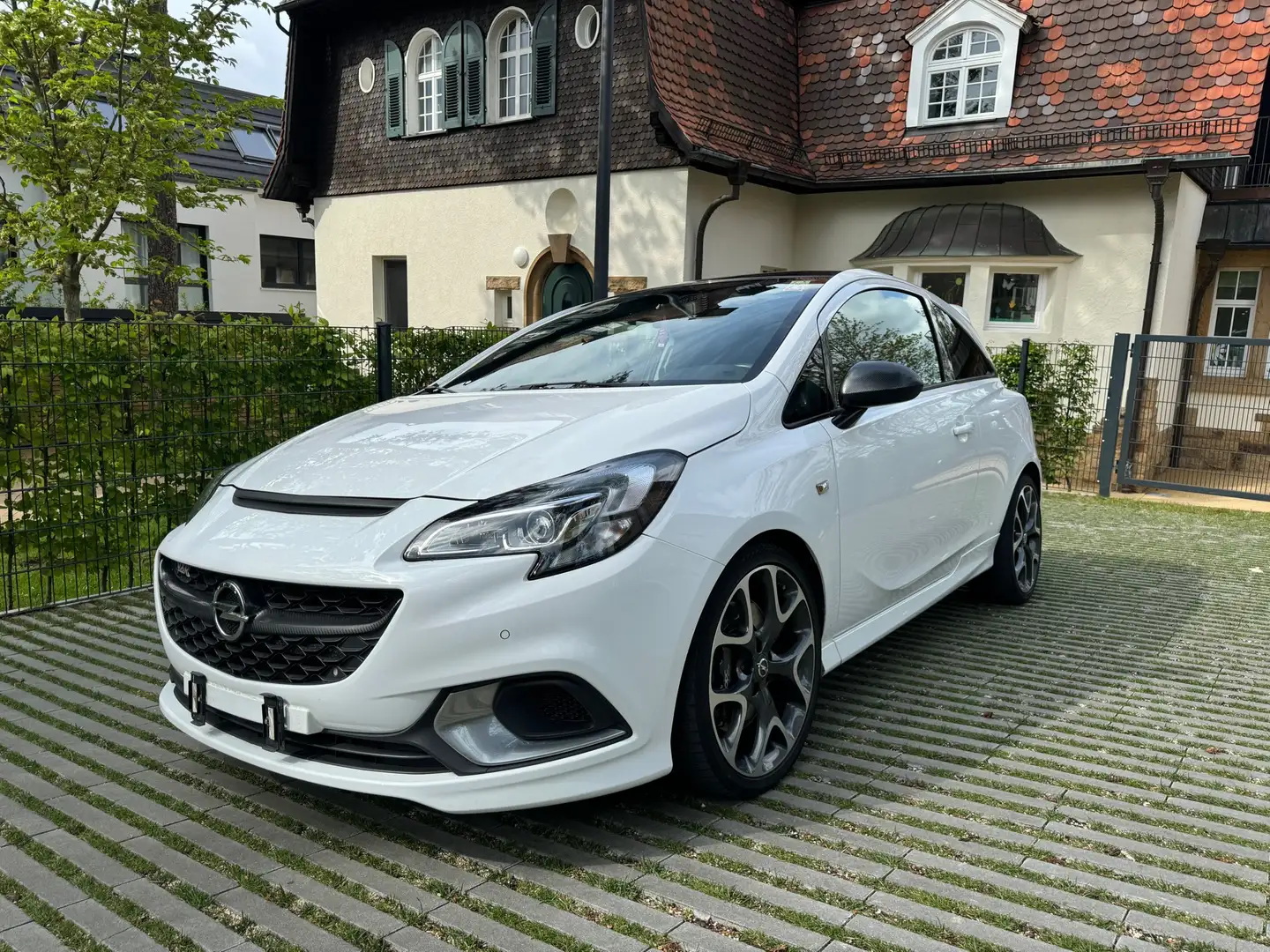 Opel Corsa 1.6 Turbo OPC Performance Paket Weiß - 1