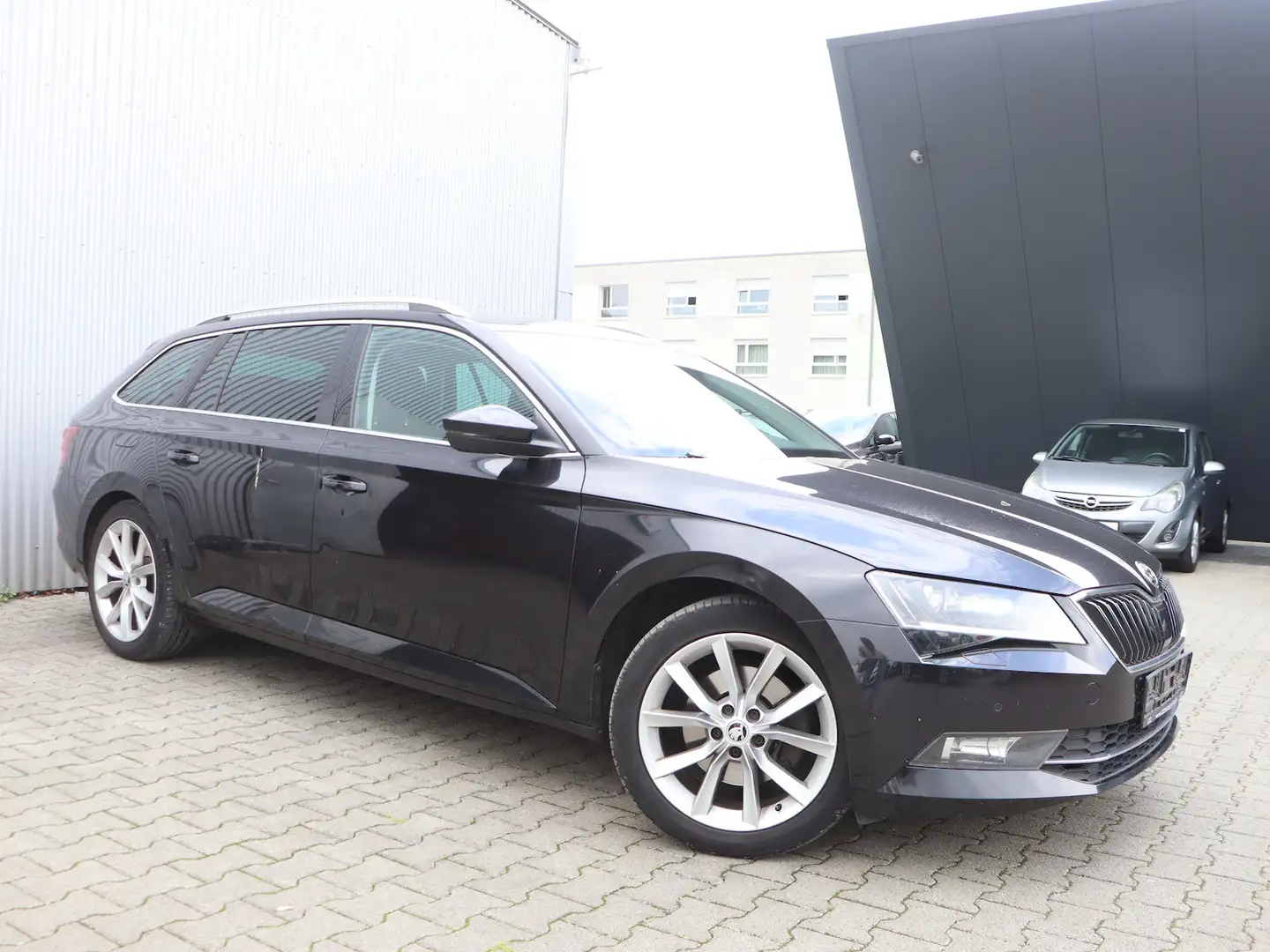 Skoda Superb Combi 2.0 TDI BUSINESS / NAVI, ACC, XENON Чорний - 1
