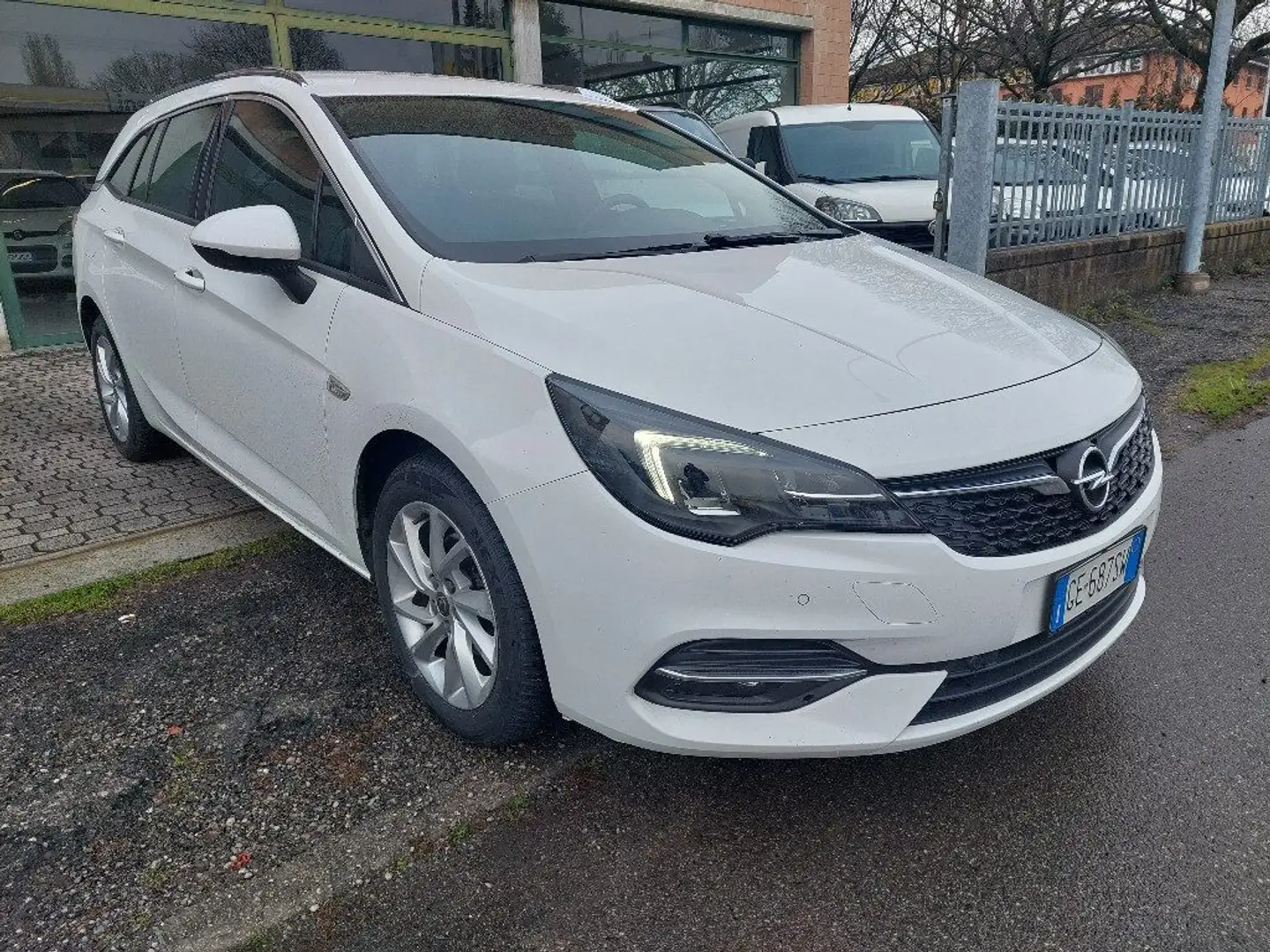 Opel Astra 1.5 CDTI 105 CV S&S Sports Tourer Business Eleganc Weiß - 2