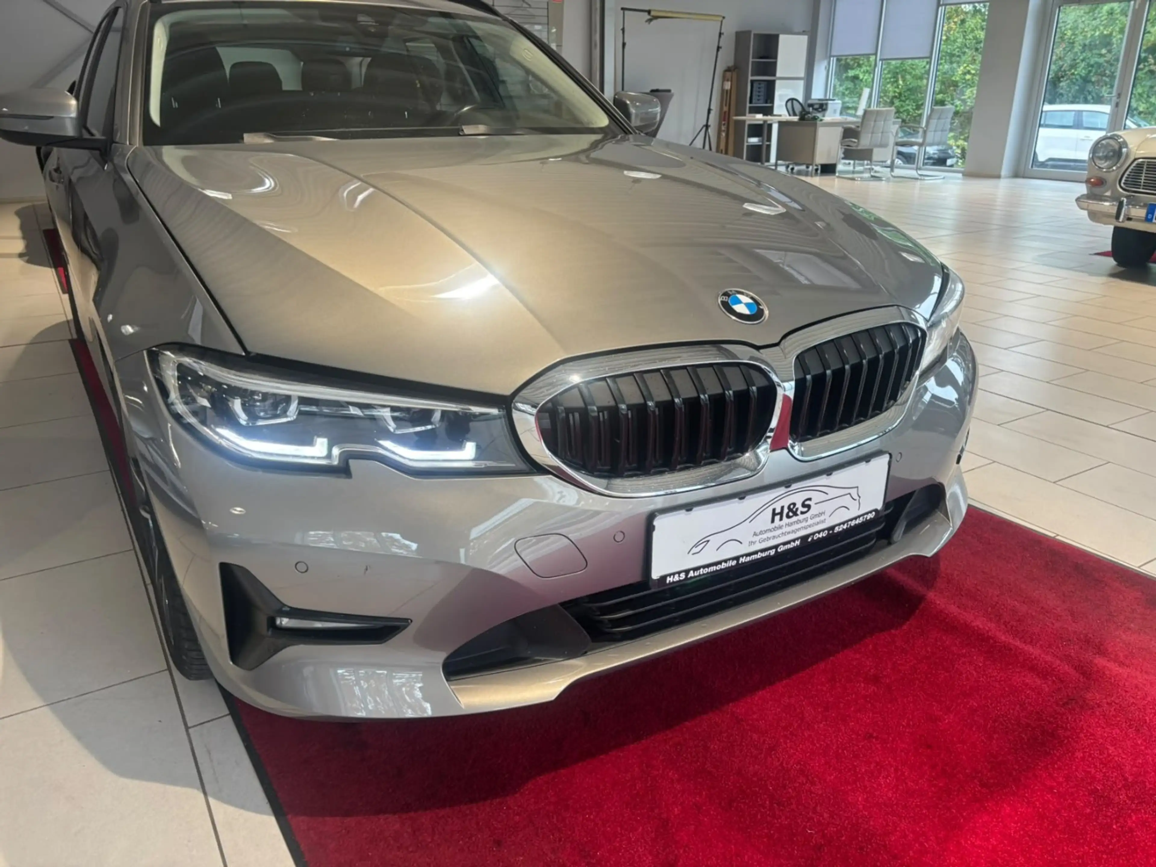 BMW 330 i Advantage — photo 9