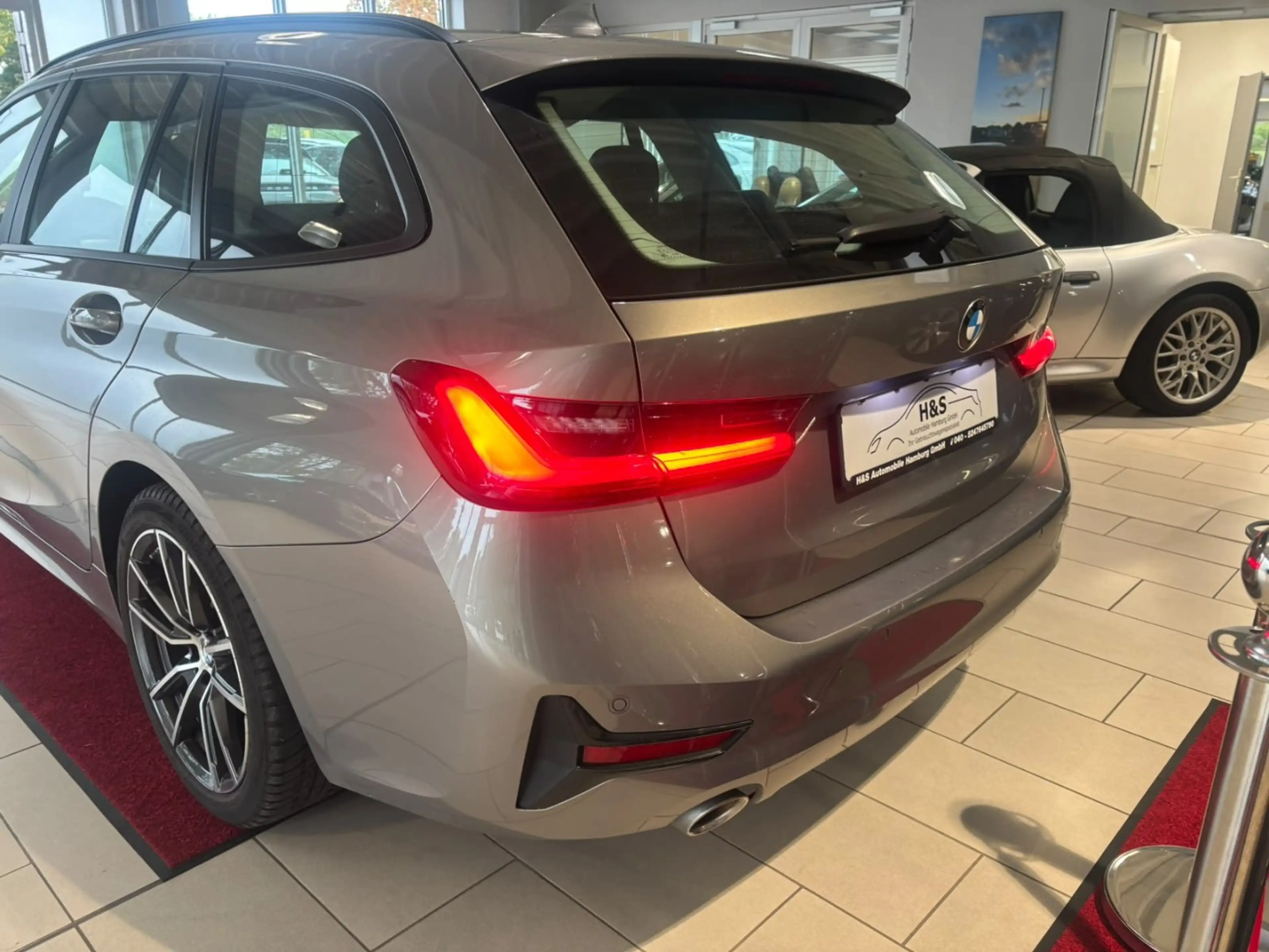 BMW 330 i Advantage — photo 4