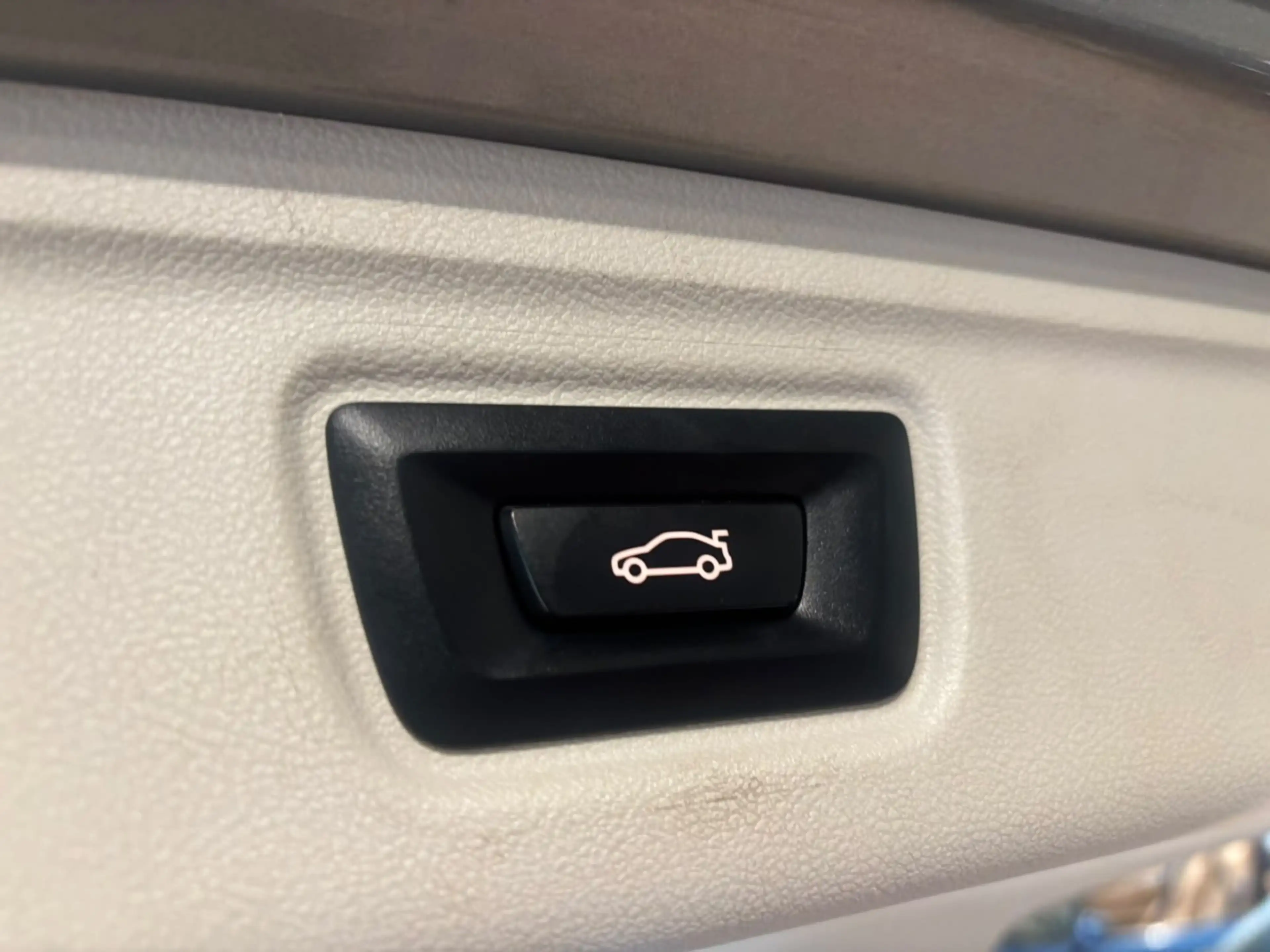 BMW 330 i Advantage — photo 13