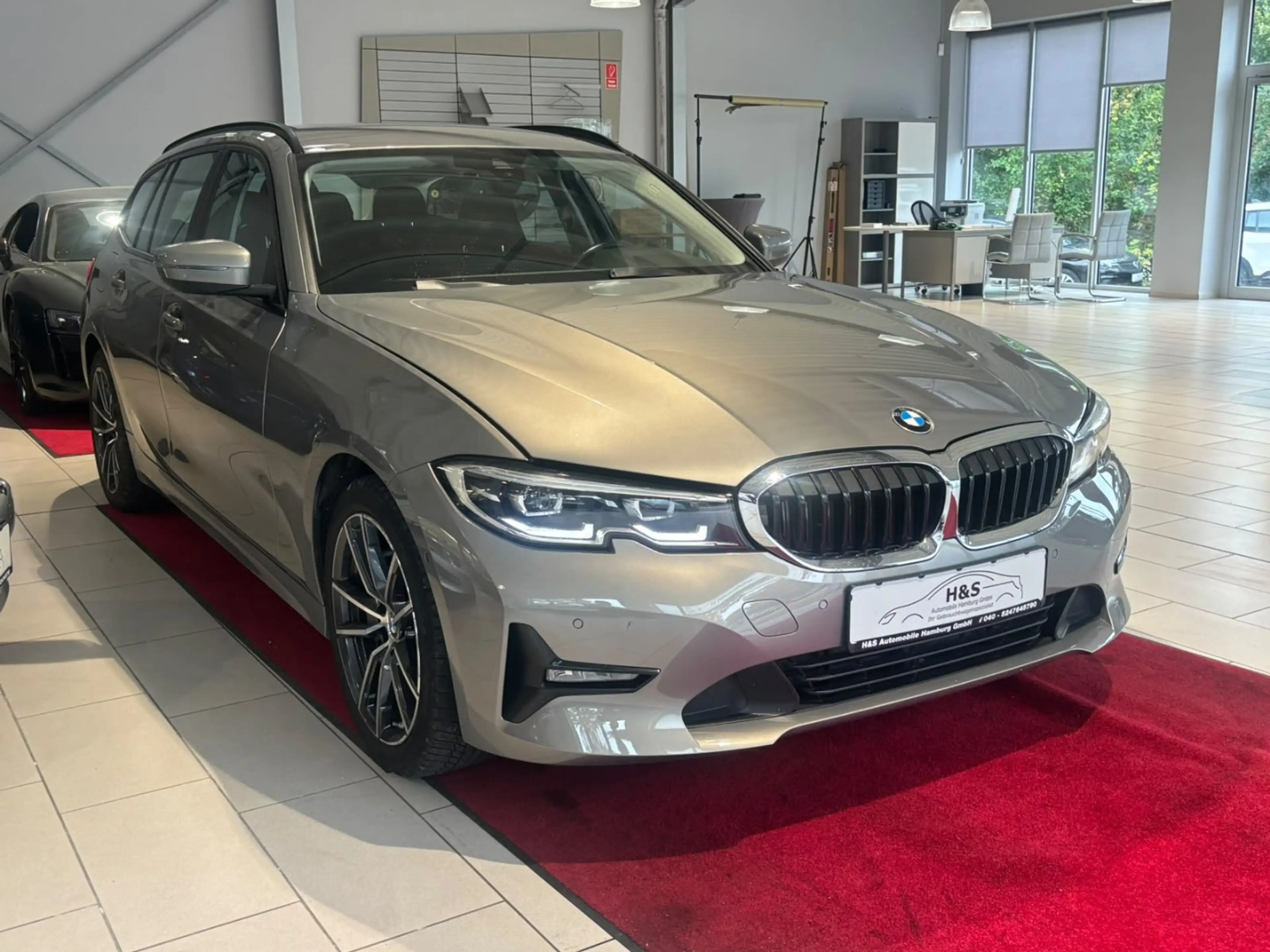 BMW 330 i Advantage — photo 8