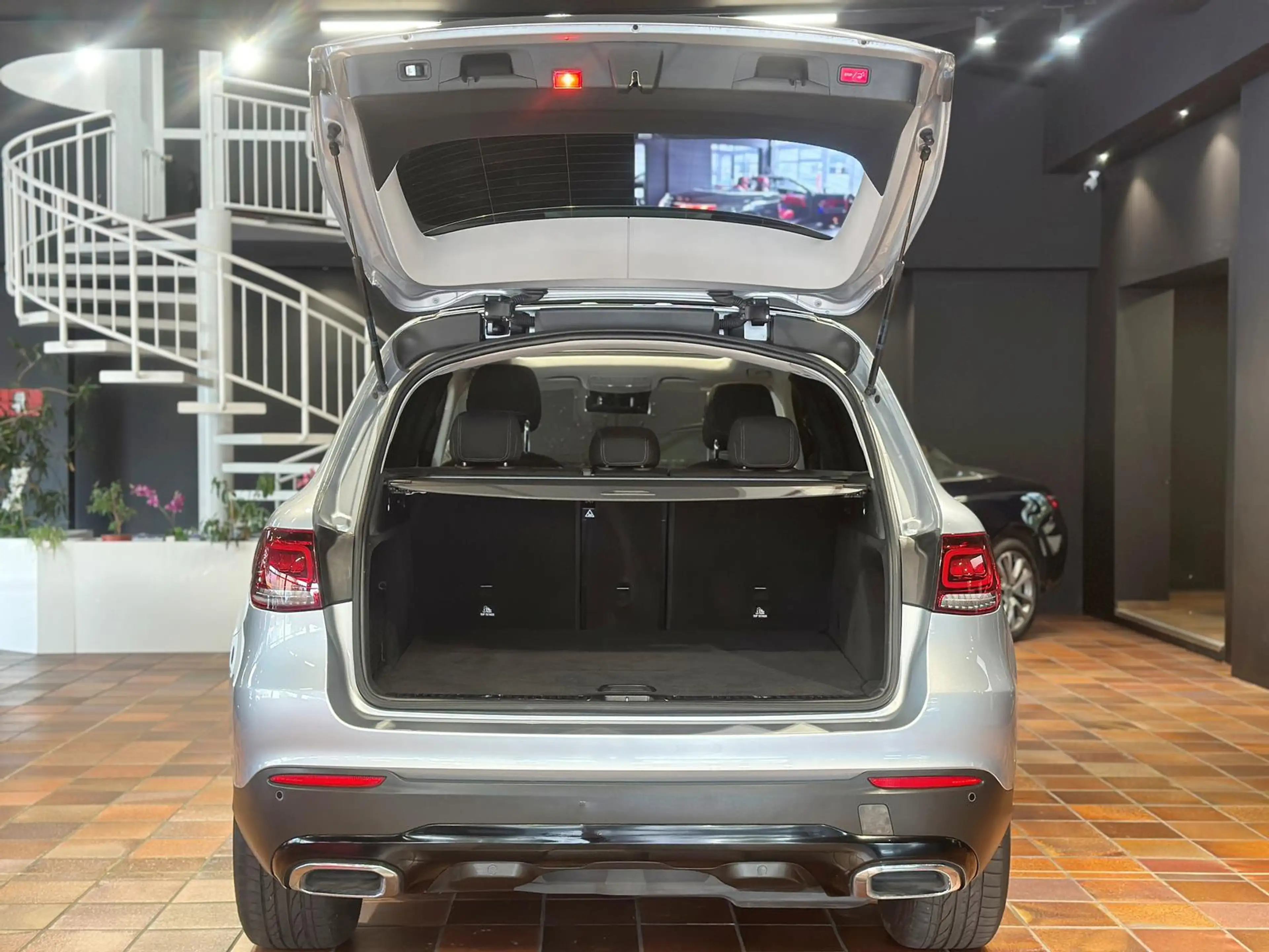 Mercedes-Benz GLC 220 4MATIC NIGHT PANORAMA AHK KAM AMBIENTEBELEUCHTUNG — photo 8