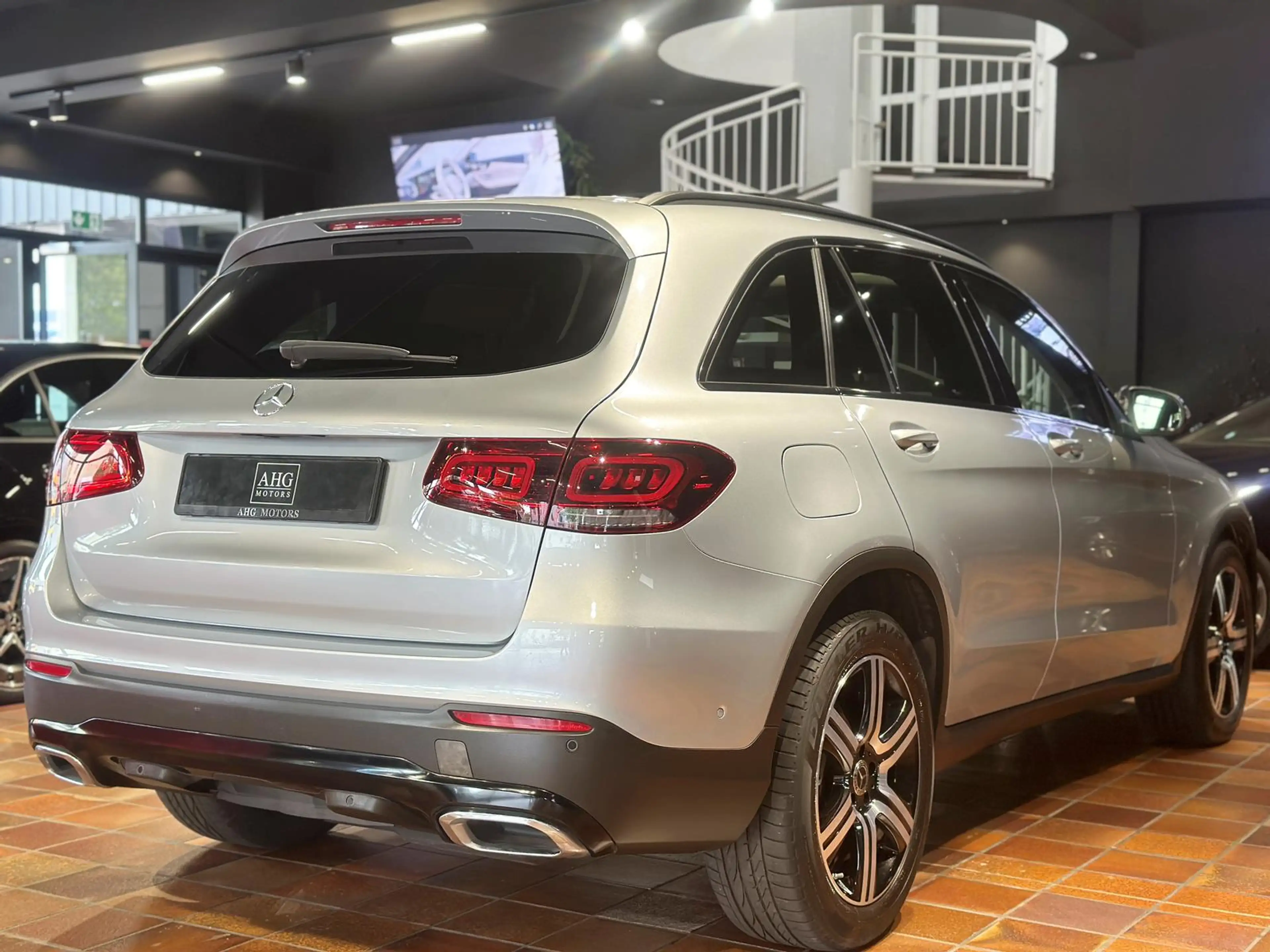 Mercedes-Benz GLC 220 4MATIC NIGHT PANORAMA AHK KAM AMBIENTEBELEUCHTUNG — photo 9