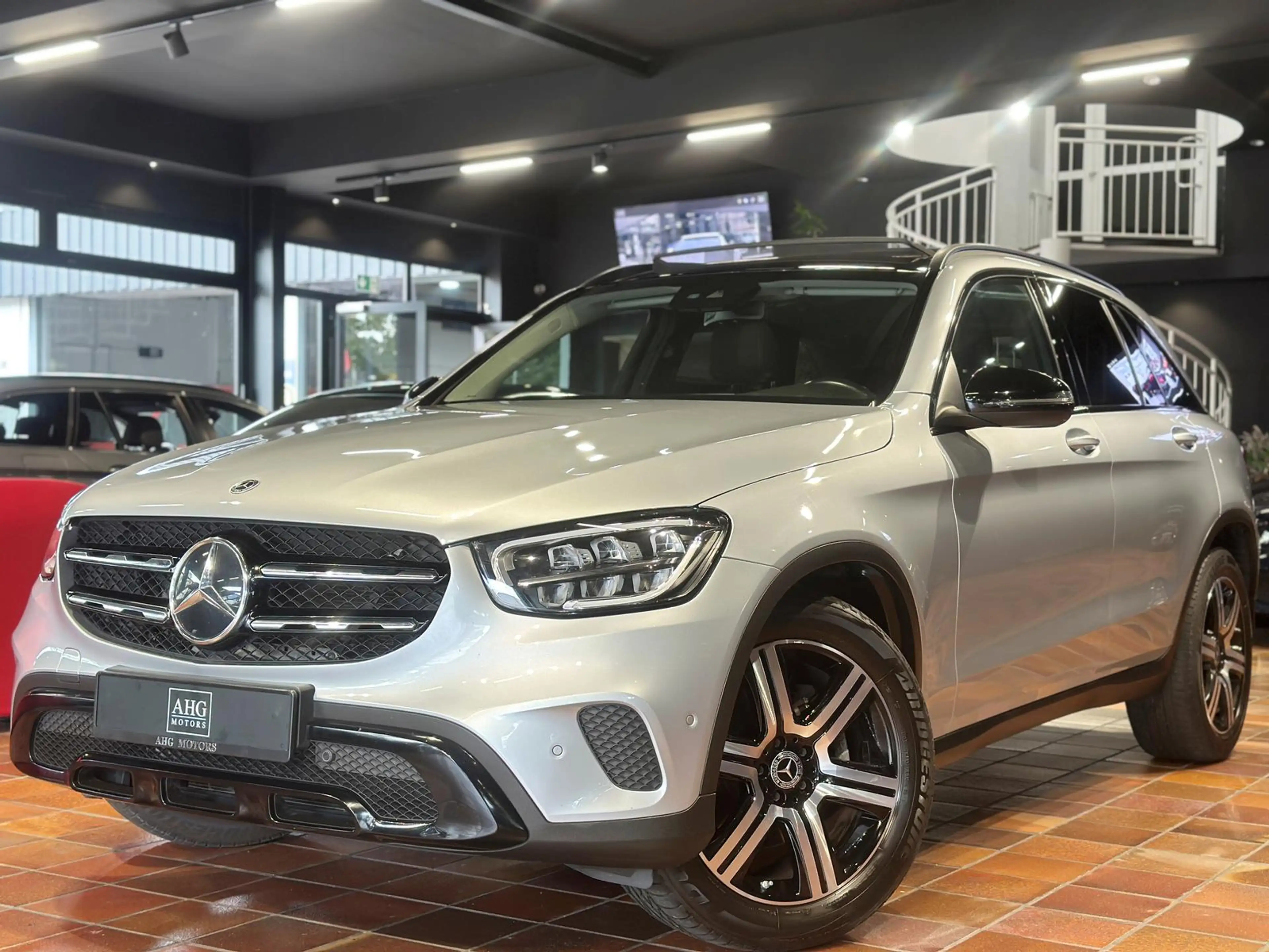 Mercedes-Benz GLC 220 4MATIC NIGHT PANORAMA AHK KAM AMBIENTEBELEUCHTUNG