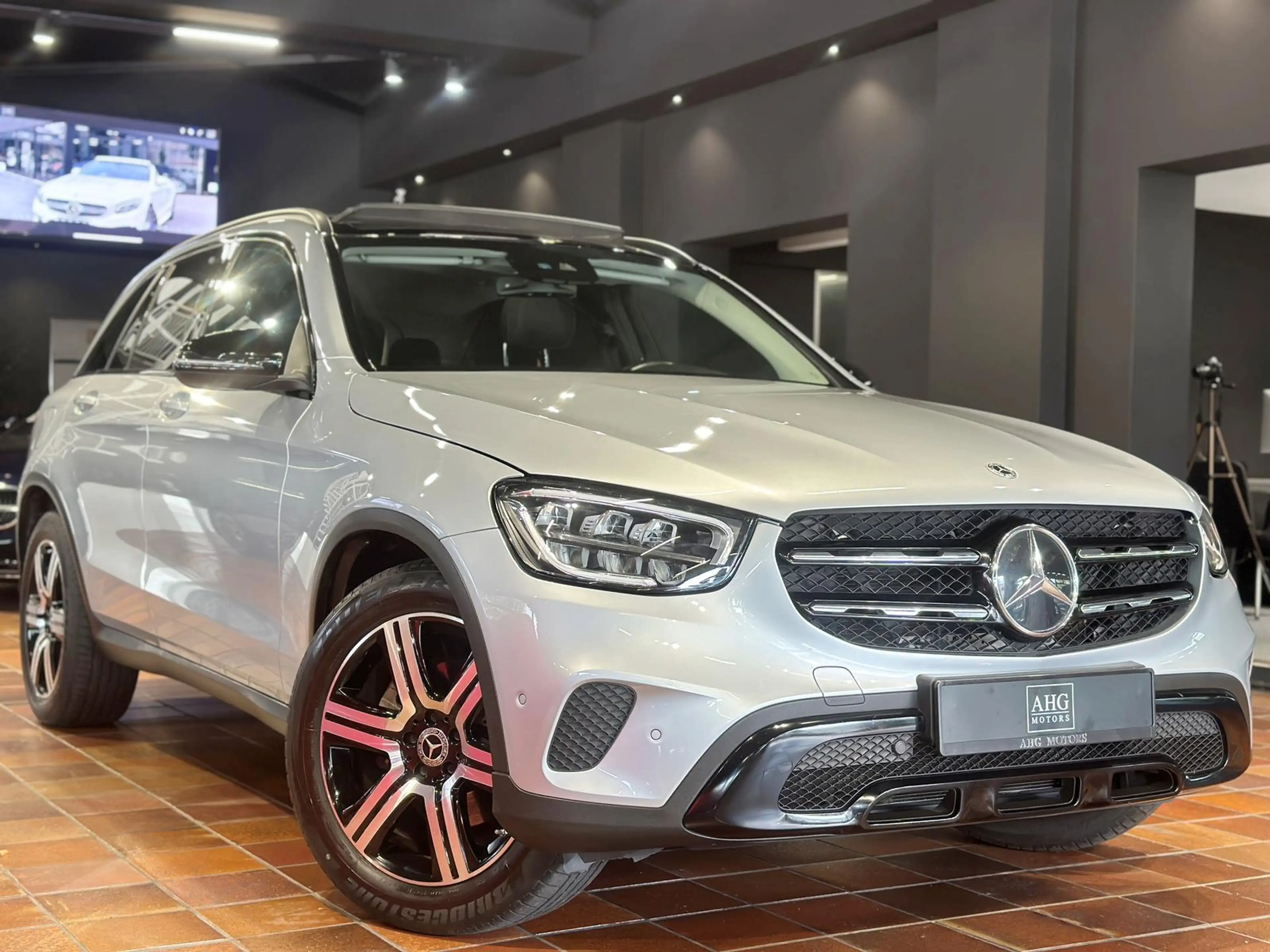 Mercedes-Benz GLC 220 4MATIC NIGHT PANORAMA AHK KAM AMBIENTEBELEUCHTUNG — photo 11