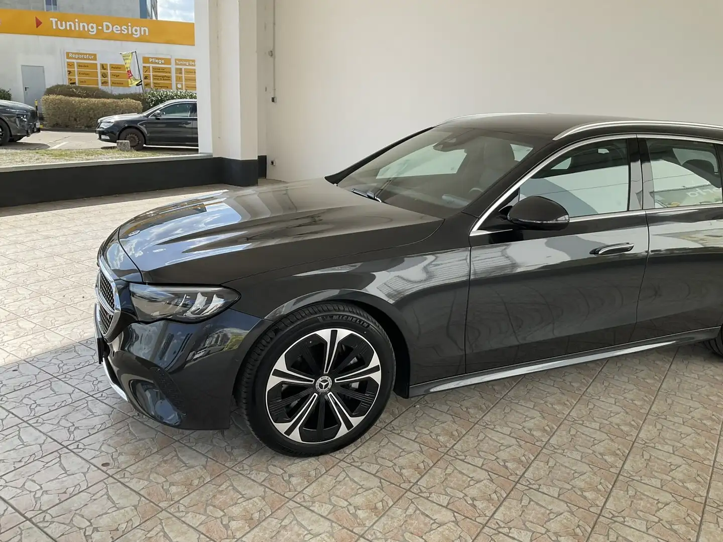 Mercedes-Benz E 300 E 300 e T AVANTGARDE/Distronic/LED/Kamera/AHK Navi Grau - 2