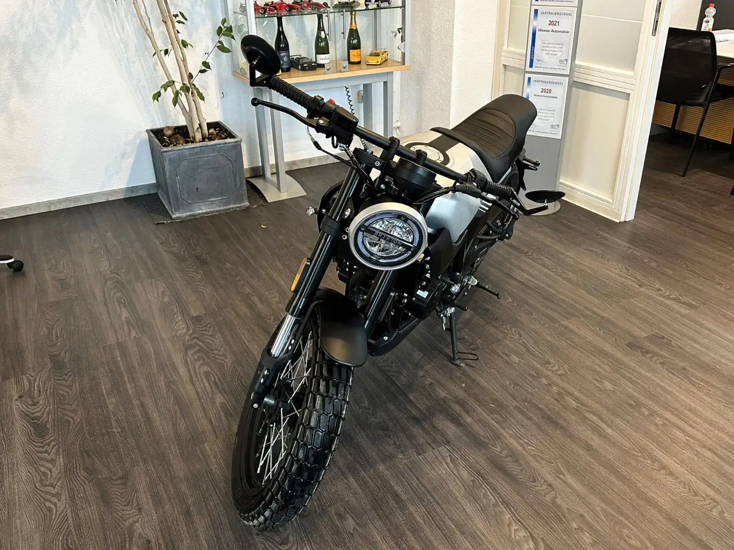 Brixton Crossfire 125 ABS EURO5 Silber - 2