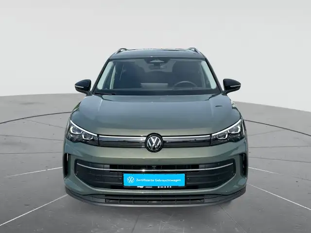 Volkswagen Tiguan view 2