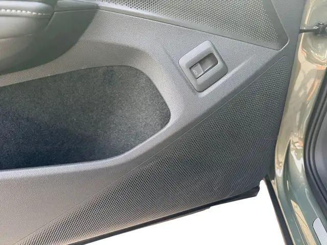 Volkswagen Tiguan view 11