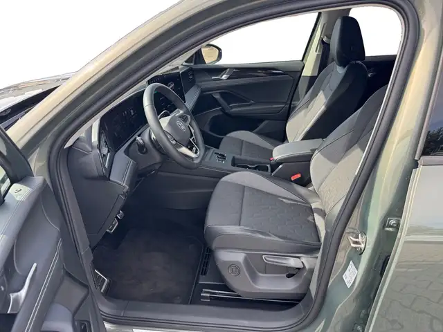 Volkswagen Tiguan view 4