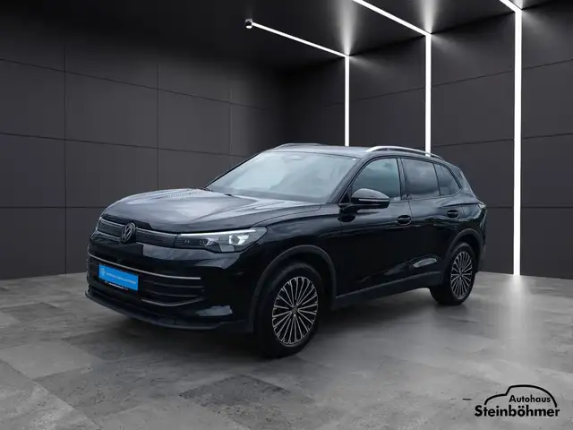 Volkswagen Tiguan view 2
