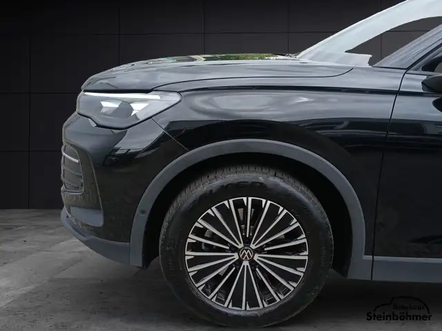 Volkswagen Tiguan view 13