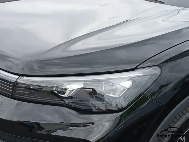 Volkswagen Tiguan view 12