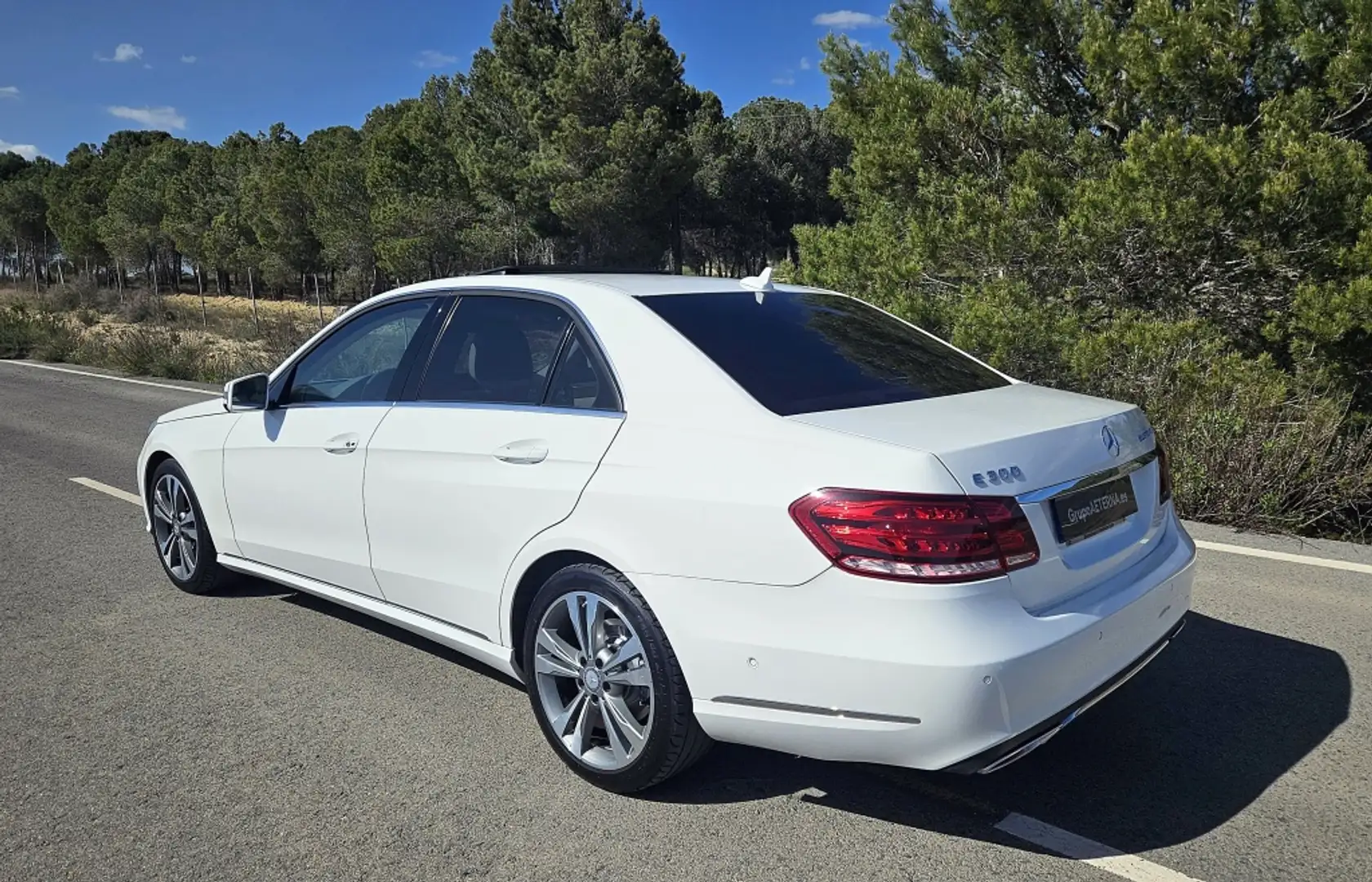 Mercedes-Benz E 300 BT Hybrid Avantgarde 7G Plus Blanco - 2