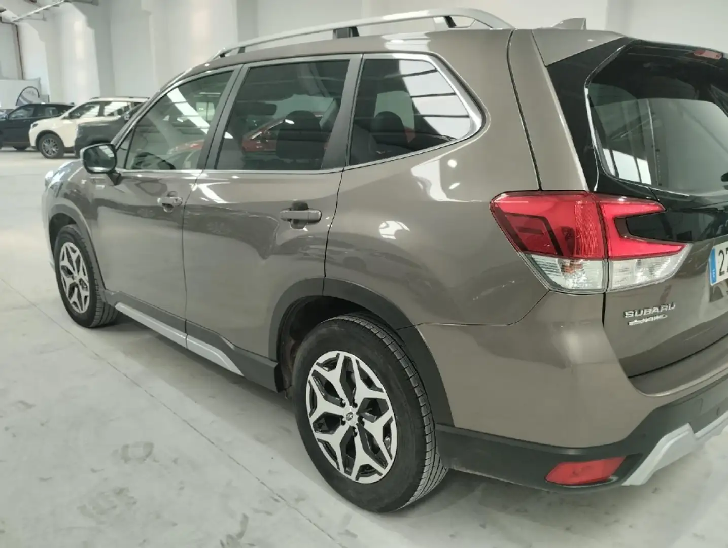 Subaru Forester 2.0i Hybrid Executive Plus CVT Gris - 2