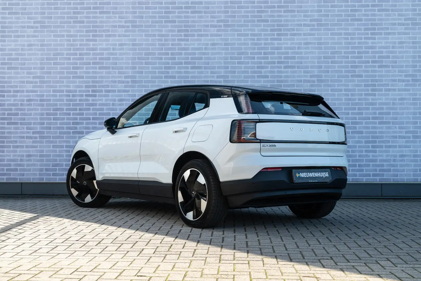 Volvo EX30 Extended Range Plus 69 kWh | Trekhaak | All-season Blanc - 2