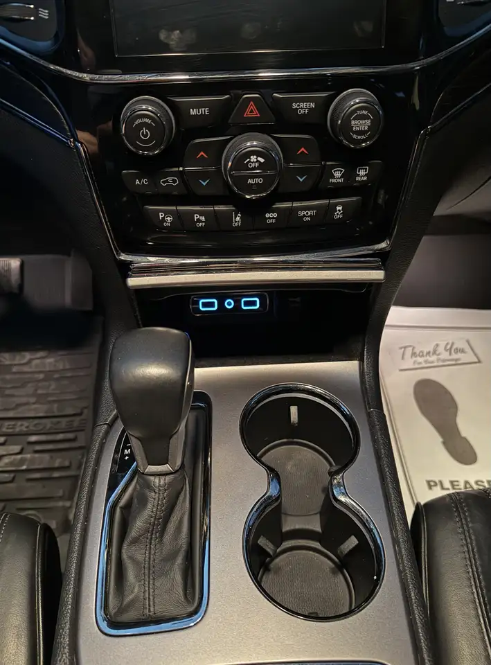 Jeep Grand Cherokee снимка Jeep Grand Cherokee
