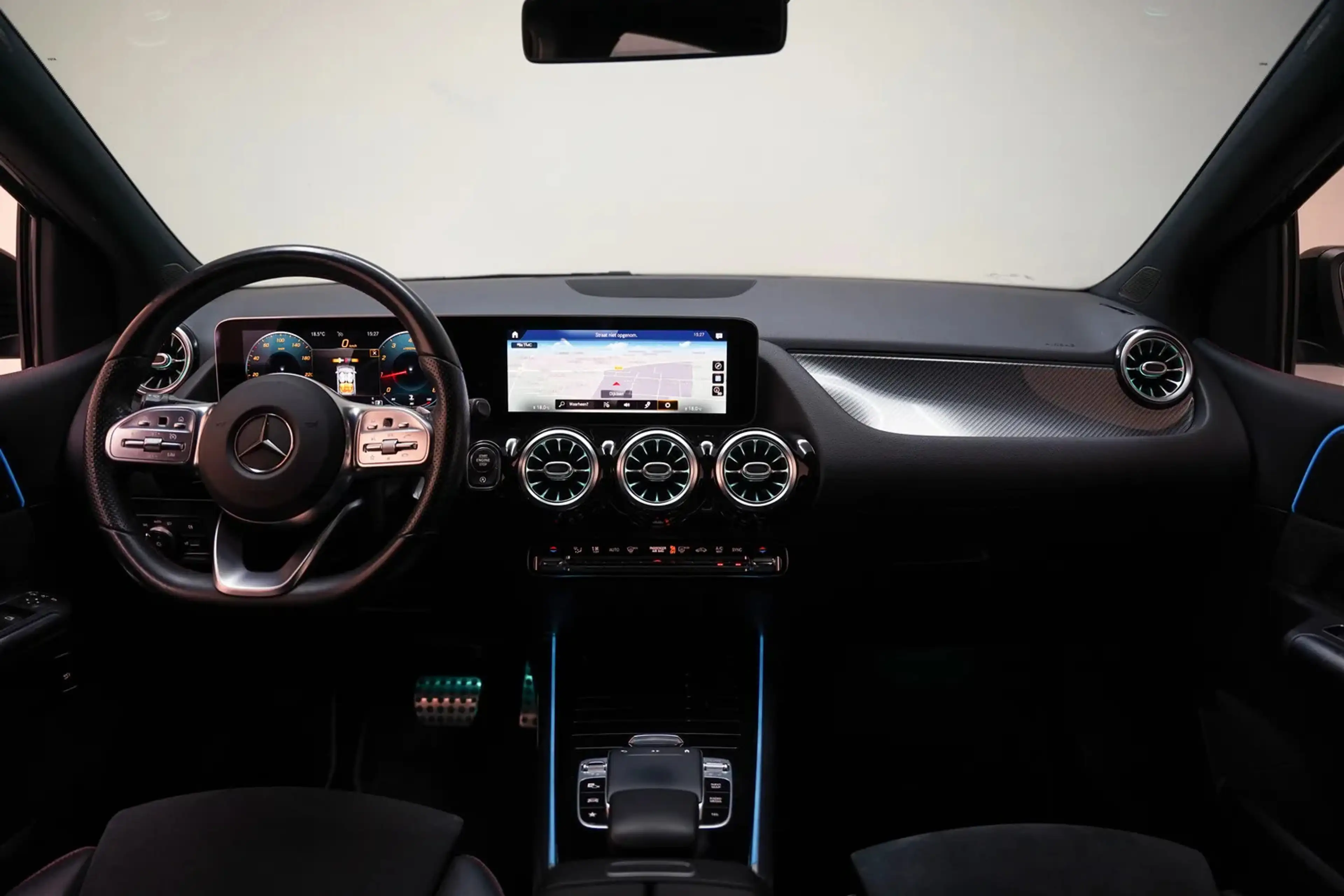 Mercedes-Benz B 220 AMG Line Night Aut. [ Panorama LED Navi Camera Sfe — photo 4