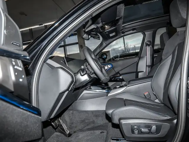 BMW X3 view 10