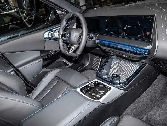 BMW X3 view 6