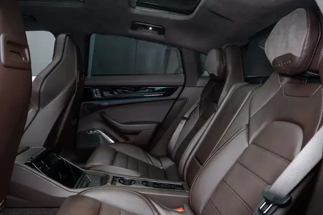 Porsche Panamera view 9