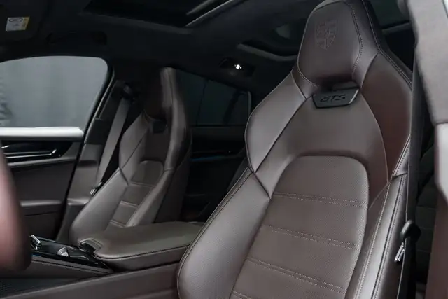 Porsche Panamera view 7