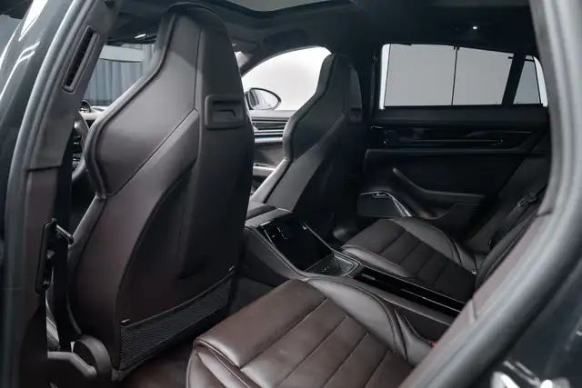 Porsche Panamera view 10