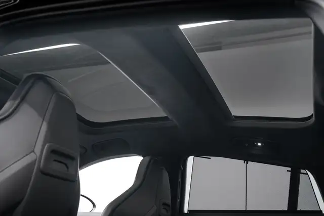Porsche Panamera view 11