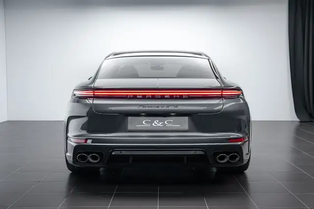 Porsche Panamera view 4