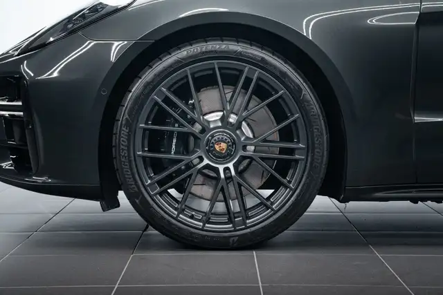 Porsche Panamera view 5